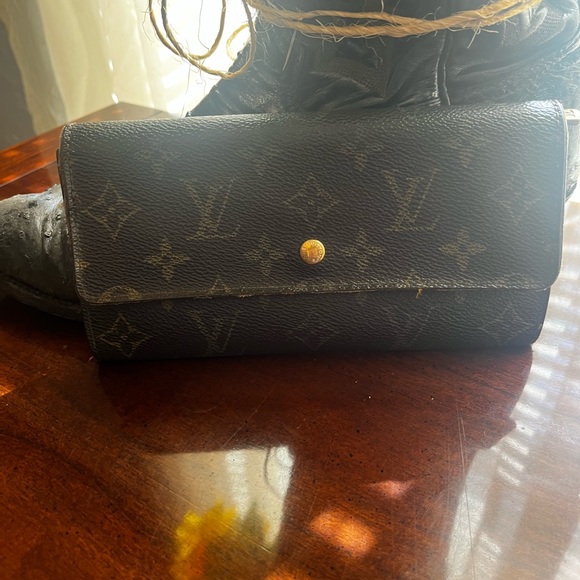Louis Vuitton Handbags - Vintage Louis Vuitton Monogram Sarah wallet